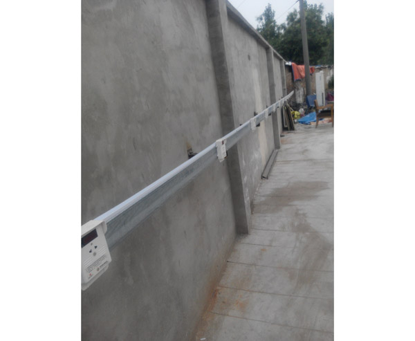 紫金山路新鄭路口鐵路邊棚戶區(qū)